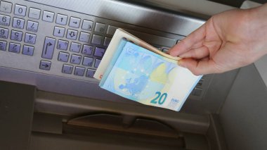 atm makine güvenlik kamerası görünümünden, Avrupa para birimi