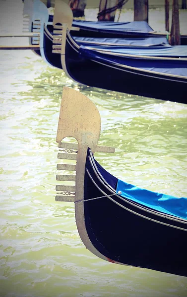 Gamla Bågar Venedigs Gondoler — Stockfoto