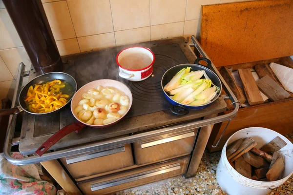 Many Pots Vegetables Economical Cooker Kitchen — Stock Photo, Image