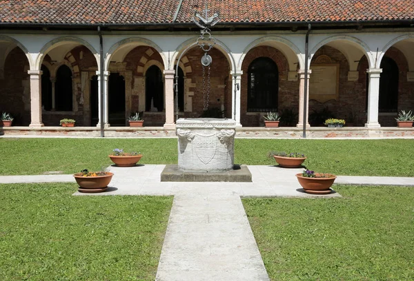 Vicence Italie Avril 2018 Ancien Puits Blanc Cloître Couvent Saint — Photo