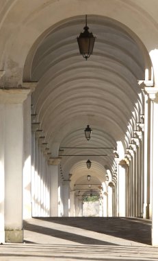 Vicenza İtalya Monte Berico tapınağa giden uzun kapalı portico Madonna için adanmış.