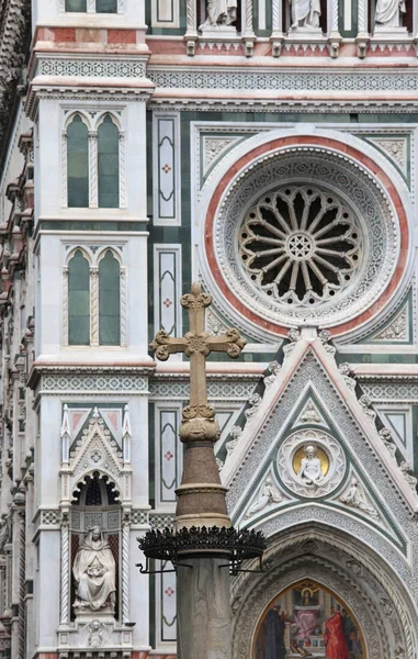 Catedral Florencia Italia Gran Cruz Símbolo Del Cristianismo Plaza — Foto de Stock