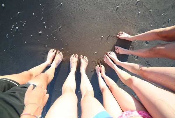 Tien Barefoot Voeten Van Een Gezin Van Vijf Personen Met — Stockfoto