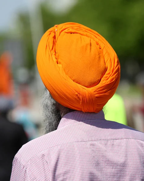 Skih Gubbe Med Orange Turban Och Långt Skägg Religiösa Riten — Stockfoto