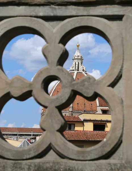 佛罗伦萨意大利圆顶从阳台上看到的主大教堂 — 图库照片