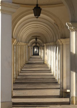 Asla bu bitmeyecek gibi uzun sundurma Monte Berico tapınağa götürür Vicenza İtalya Our Lady için adanmış