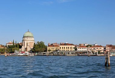 adanın eski şapelimiz anıt bir kubbe Venedik göle İtalya Lido di Venezia adlı