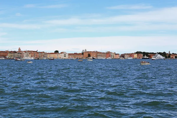 Vista Das Antigas Casas Veneza Itália Partir Vaporetto Para Mar — Fotografia de Stock