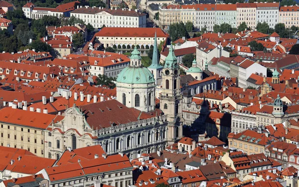 Starověký Chrám Svatého Mikuláše Praze České Republice Střední Evropě Střechy — Stock fotografie