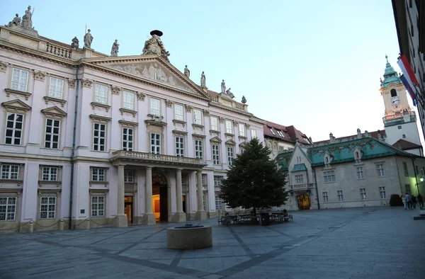 Bratislava Slovaquie Bâtiment Historique Siège Mairie Ville Européenne Dans Soirée — Photo