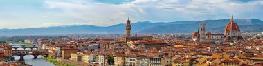 Duomo di Firenze Floransa İtalya inanılmaz Cyscape Arno Nehri ve eski saray ve The Cathedral büyük kubbe gibi birçok anıt denilen