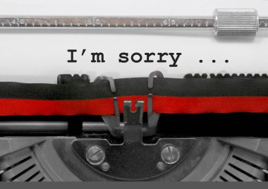 Beyaz sayfa üzerinde eski bir daktilo ile yazılmış Sorrytext olduğumu