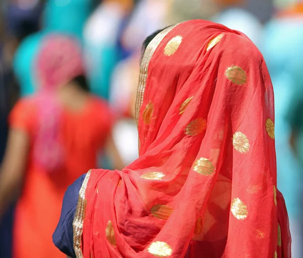 Sikh Donna Con Velo Rosso Durante Una Celebrazione Religiosa Strada — Foto Stock