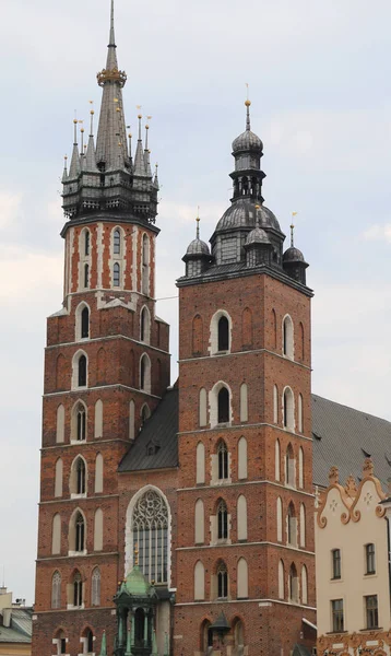 Cracovia Polonia Iglesia Medieval Santa Maria Con Dos Torres — Foto de Stock