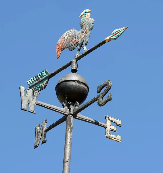 Grote Windvaan Aan Geven Van Richting Van Winden Met Pijl — Stockfoto