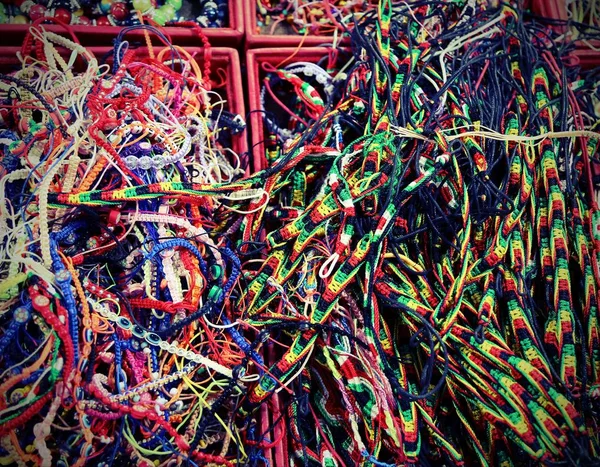 Sfondo Molti Bracciali Vendita Nel Negozio Moda Con Effetto Vintage — Foto Stock