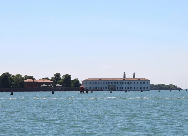 Pequeña Isla Llamada San Servolo Cerca Venecia Italia Los Edificios —  Fotos de Stock