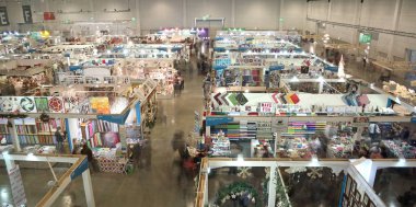 Vicenza, VI, İtalya - 21 Ekim 2017: büyük sergi fuar birçok standları Abilmente çok sayıda makale ve aksesuarları ile hobi için ve ev için denir