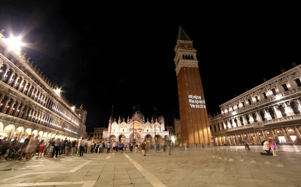 Veneza Itália Setembro 2017 Muitas Pessoas Grande Texto Torre Sineira — Fotografia de Stock