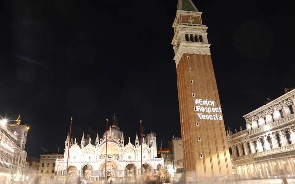 Veneza Itália Setembro 2017 Muitas Pessoas Grande Texto Torre Sino — Fotografia de Stock