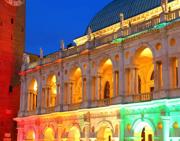 Monument Genaamd Basilica Palladiana Met Gekleurde Lichten Het Centrum Van — Stockfoto