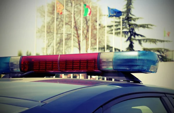 Sirenen Eines Polizeiautos Mit Europäischen Flaggen — Stockfoto