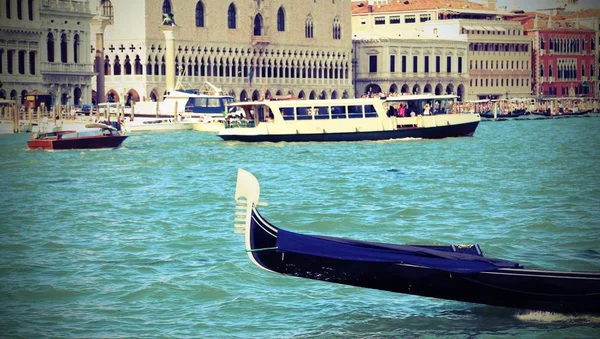 Gondole Dans Mer Venise Avec Fond Palais Ducal — Photo