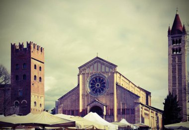 San Zeno, İtalya ve yerel pazar Verona Bazilikası vintage etkisi ile tezgahları
