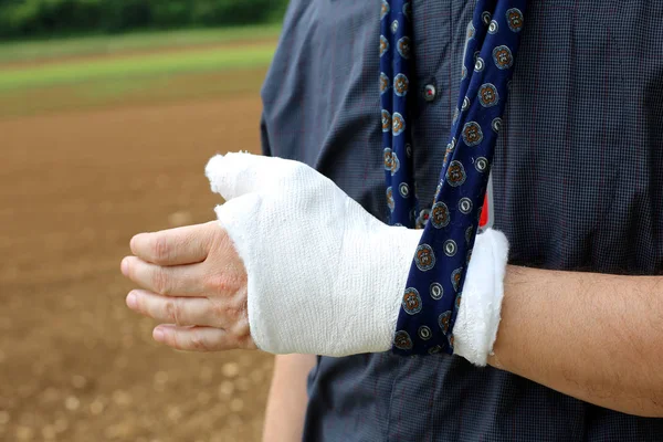 Hand Injured Person Completely Blindfolded Fracture Bone — Stock Photo, Image