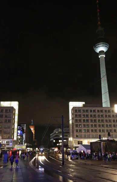 Berlin Deutschland August 2017 Beleuchteter Fernsehturm Und Alexanderplatz Bei Nacht — Stockfoto