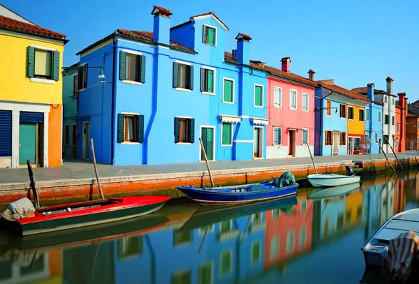 Burano Isalnd Perto Veneza Itália Reflexão Sobre Navegável Das Casas — Fotografia de Stock