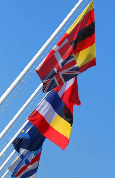 Många Internationella Flaggor Vajande Vinden — Stockfoto