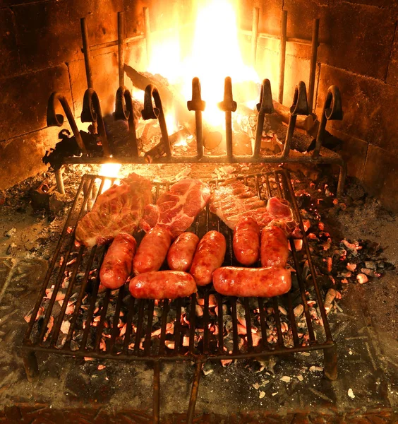 Kiełbas Mięsa Gotowania Grill Kominek — Zdjęcie stockowe