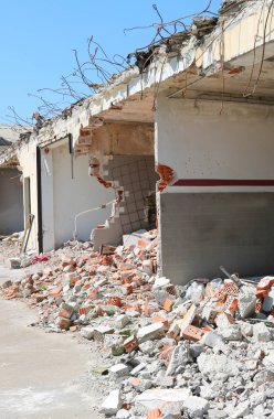 tehlikeli bölge delomished ile şantiye evler