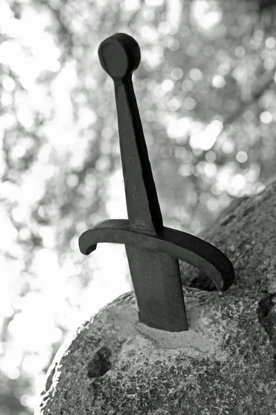 Espada Mágica Excalibur Piedra Con Efecto Blanco Negro — Foto de Stock