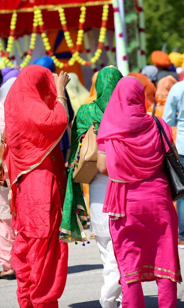 Mnoho Sikh Ženy Během Náboženských Oslav Ulici — Stock fotografie