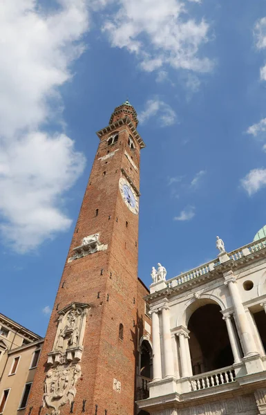 Vicenza Włochy Wysoka Bell Tower Głównym Placu Miasta Nazwie Piazza — Zdjęcie stockowe