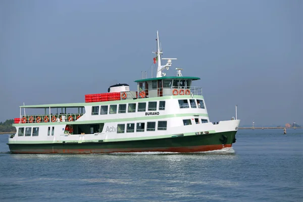 Burano Πληροφορίες Για Ταξίδια Εκδρομές Και Αξιοθέατα Ιουλίου 2015 Πλοίων — Φωτογραφία Αρχείου