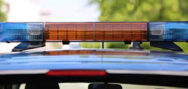 Araba polis sirenler şehrin gözetleme ile