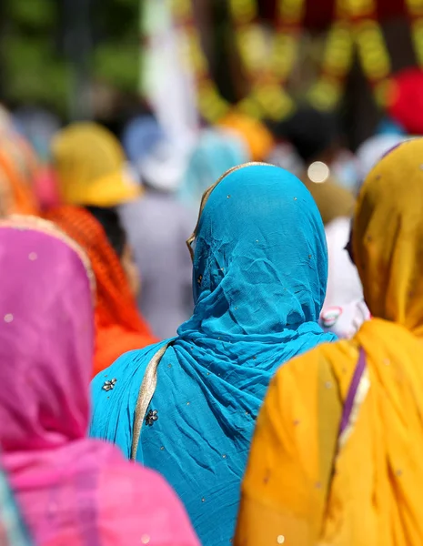 Barevné Závoje Sikh Ženy Během Náboženských Oslav — Stock fotografie