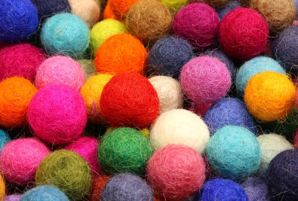 Muchas Bolas Fieltro Colores Formando Fondo — Foto de Stock