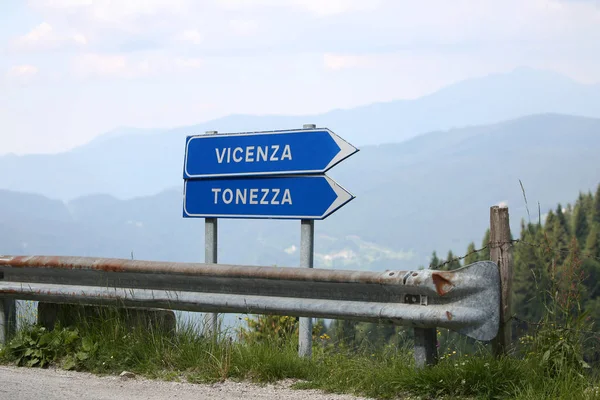 Vicenza Şehir Tonezza Kasaba Kuzey Talya Daki Yön Ile Yol — Stok fotoğraf