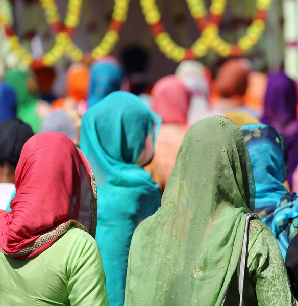 Sikhiska Unga Kvinnor Med Slöja Huvudet — Stockfoto