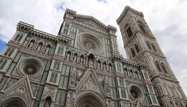 フィレンツェ イタリア大聖堂ファサード 大きな鐘楼にジョットの鐘楼イタリア語と呼ばれる — ストック写真