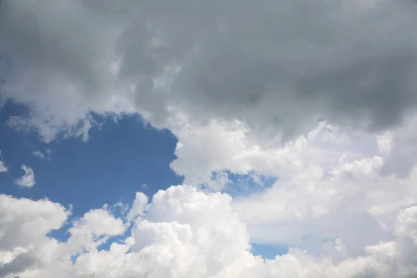 Sfondo Cielo Blu Nuvole Bianche — Foto Stock