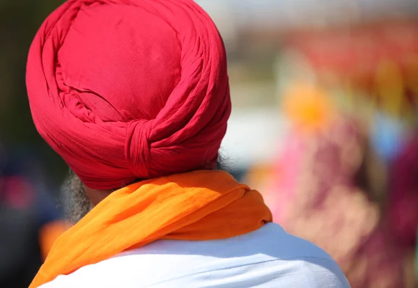 Sihk Homem Com Turbante Vermelho Durante Rito Religioso — Fotografia de Stock