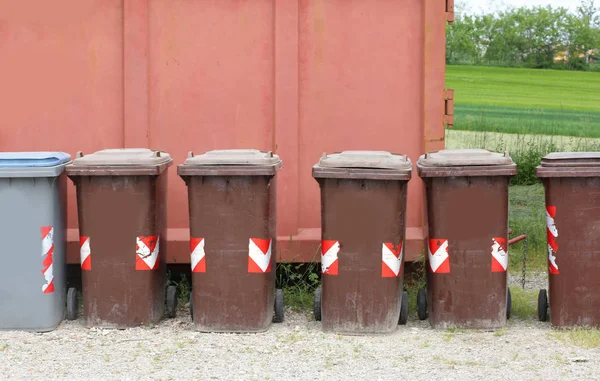 Recycling Container Zur Ordnungsgemäßen Entsorgung Aller Abfälle Beim Recycling — Stockfoto