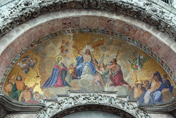 Mosaico Dorato Con Immagini Religiose Della Basilica San Marco Venezia — Foto Stock