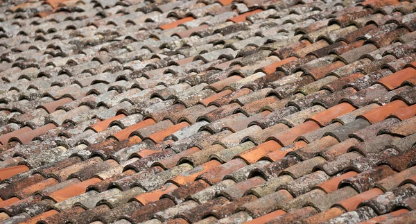 Muchas Baldosas Techo Una Antigua Casa — Foto de Stock