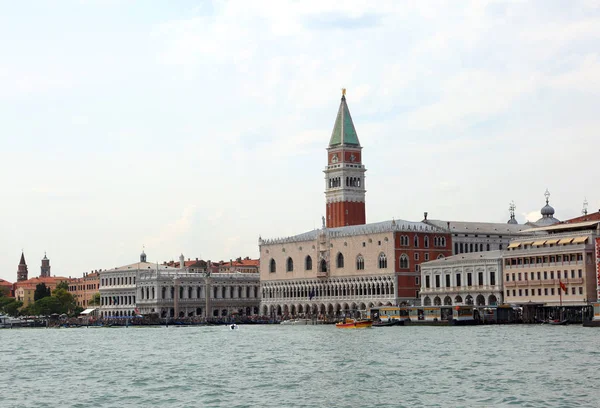 Benátky Itálie Bell Tower Svatého Marka Dóžecího Paláce Nazývá Palazzo — Stock fotografie